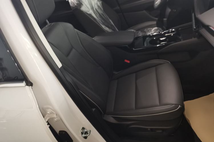 Used Buick Envision 2025 Encore Plus 28T Two-Wheel-Drive Platinum Edition