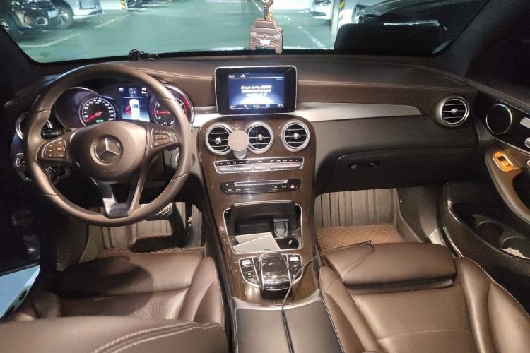 Used Mercedes-Benz GLC 2019 Facelift GLC 260 L 4MATIC Luxury Model Interior 2