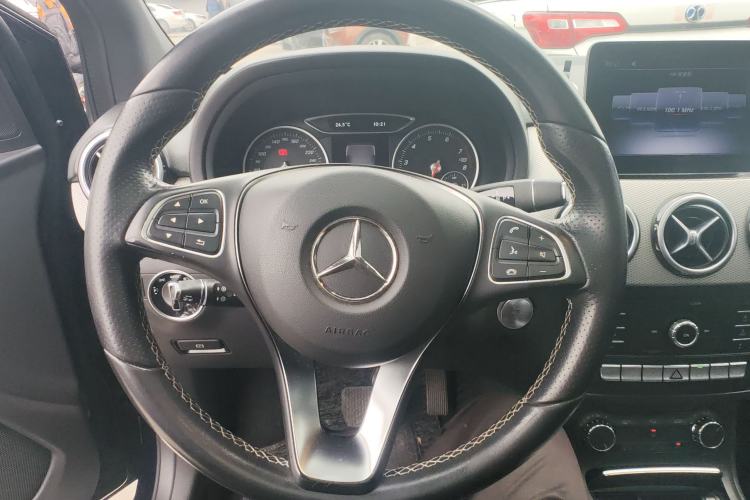 Used Mercedes-Benz B-Class 2018 B 200 Sport Edition Steering Wheel