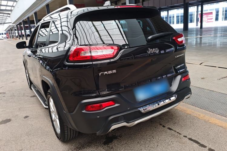 Used Jeep Cherokee 2017 2.0L Superior Edition