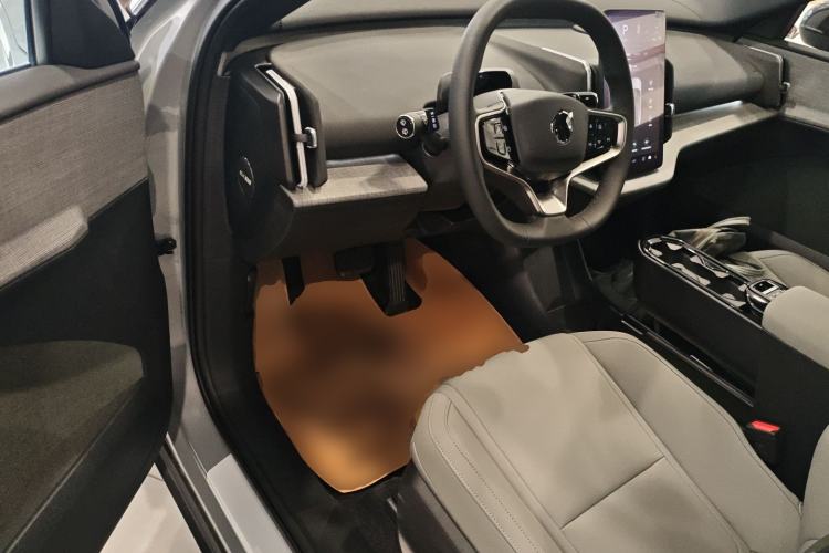 Used Volvo EX30 2025 Rear-Drive Long-Range Plus Model Driver Seat