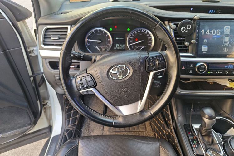 Used Toyota Highlander 2017 2.0T Four-Wheel Drive Luxury Edition 7 Seats Steering Wheel