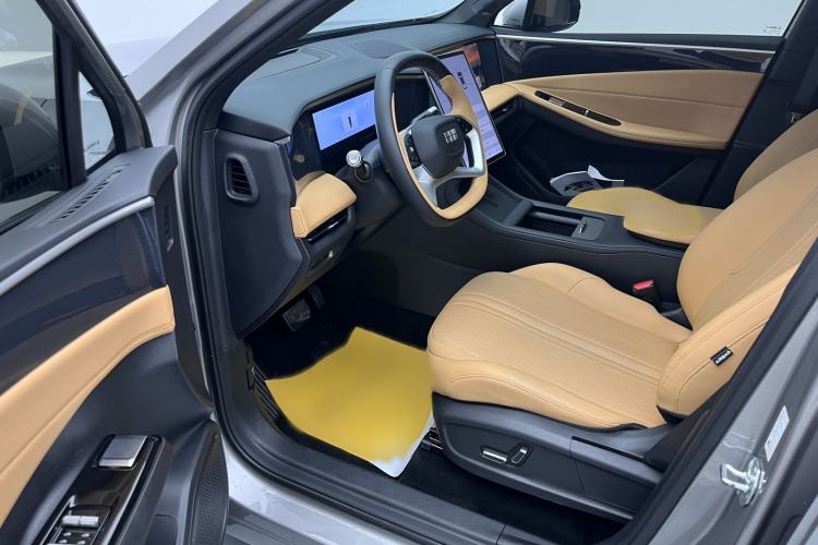 Used Geely Galaxy L7 2024 1.5T 115 km PLUS Dragon Edition Interior 3