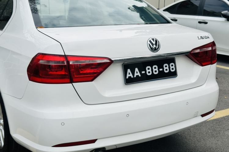 Used Volkswagen Lavida 2013 Restyled Classic 1.6L Automatic Comfort Edition Exterior 6