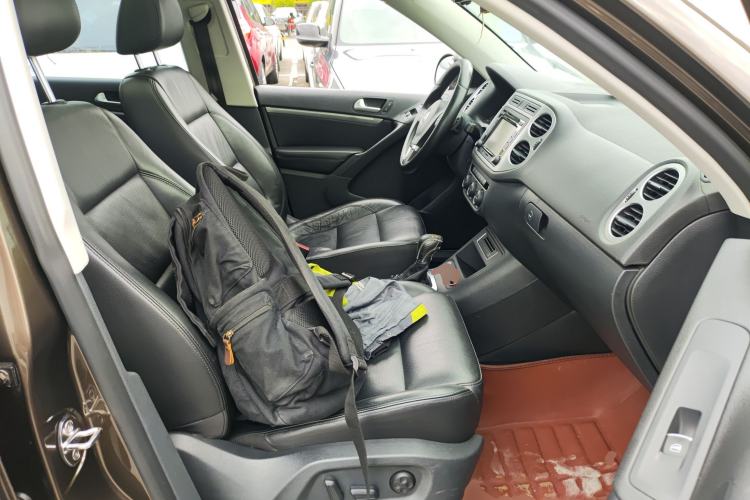 Used Volkswagen Tiguan 2015 1.8TSI Automatic All-Wheel-Drive Luxury Model Right Front Seat