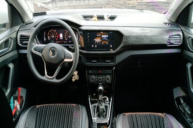 Used Volkswagen Tacqua 2020 1.5L Automatic Yue Center Console