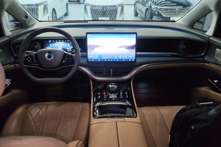 Used Denza D9 2022 DM-i 970 Four-Wheel Drive Flagship Model
