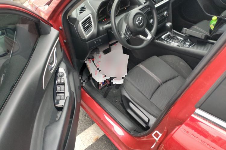 Used Mazda 3 Axela 2017 Hatchback 1.5L Automatic Luxury Model Emission Standard China V Driver Seat