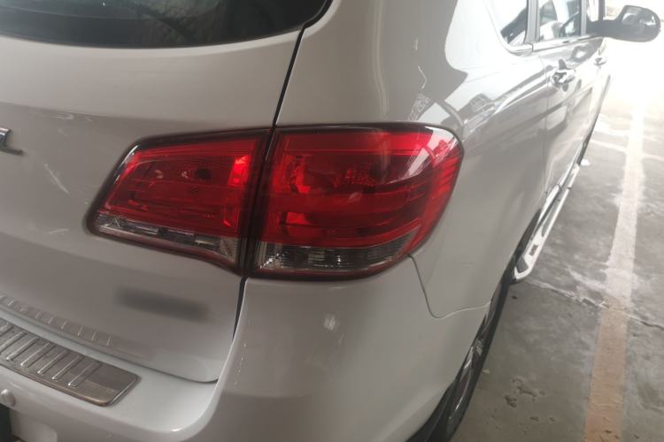 Used Haval H6 2016 Upgraded Model 1.5T Manual Two-Wheel Drive Elite Version Right Rear Taillight
