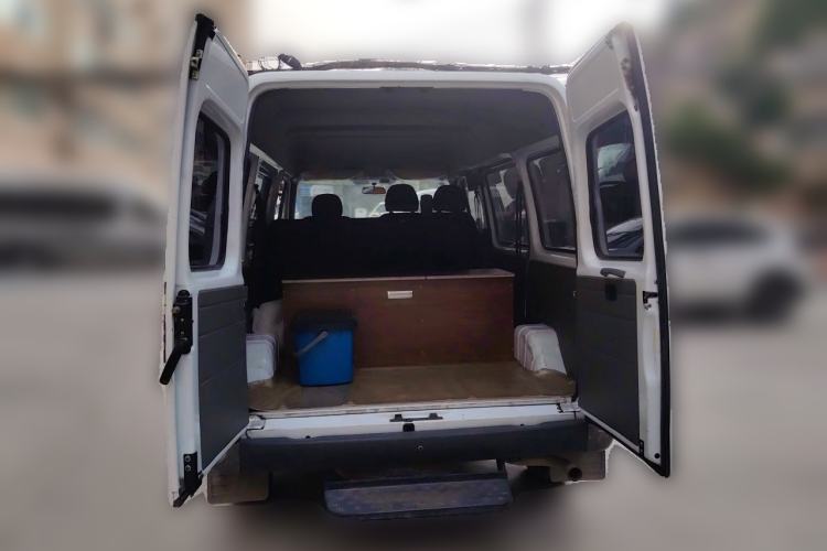 Used Ford Classic Transit 2015 2.4L Gasoline Multi-Function Vehicle Short Wheelbase 6-Seater Mid-Roof Model 4G64S4N