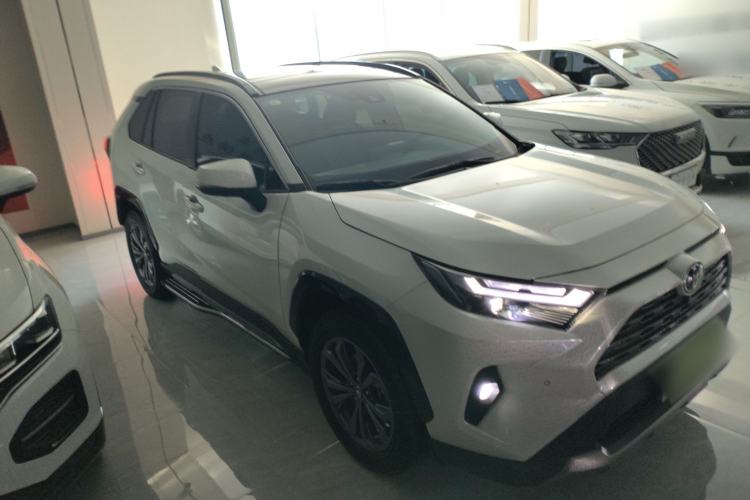 Used Toyota RAV4 2024 2.0L CVT Two-Wheel Drive Fashion Plus Edition Front Right 45 Deg