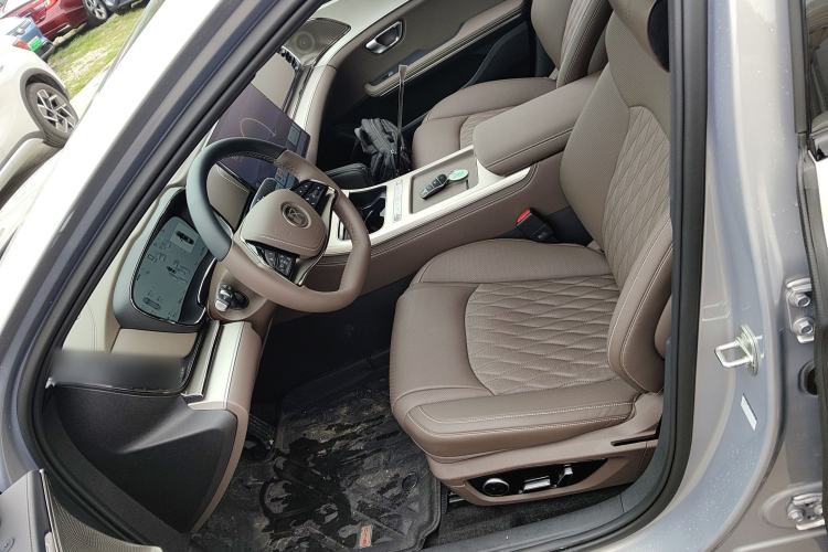 Used BYD Han 2025 DM-i Intelligent Driving Edition 245KM Prestigious Edition Left Front Seat