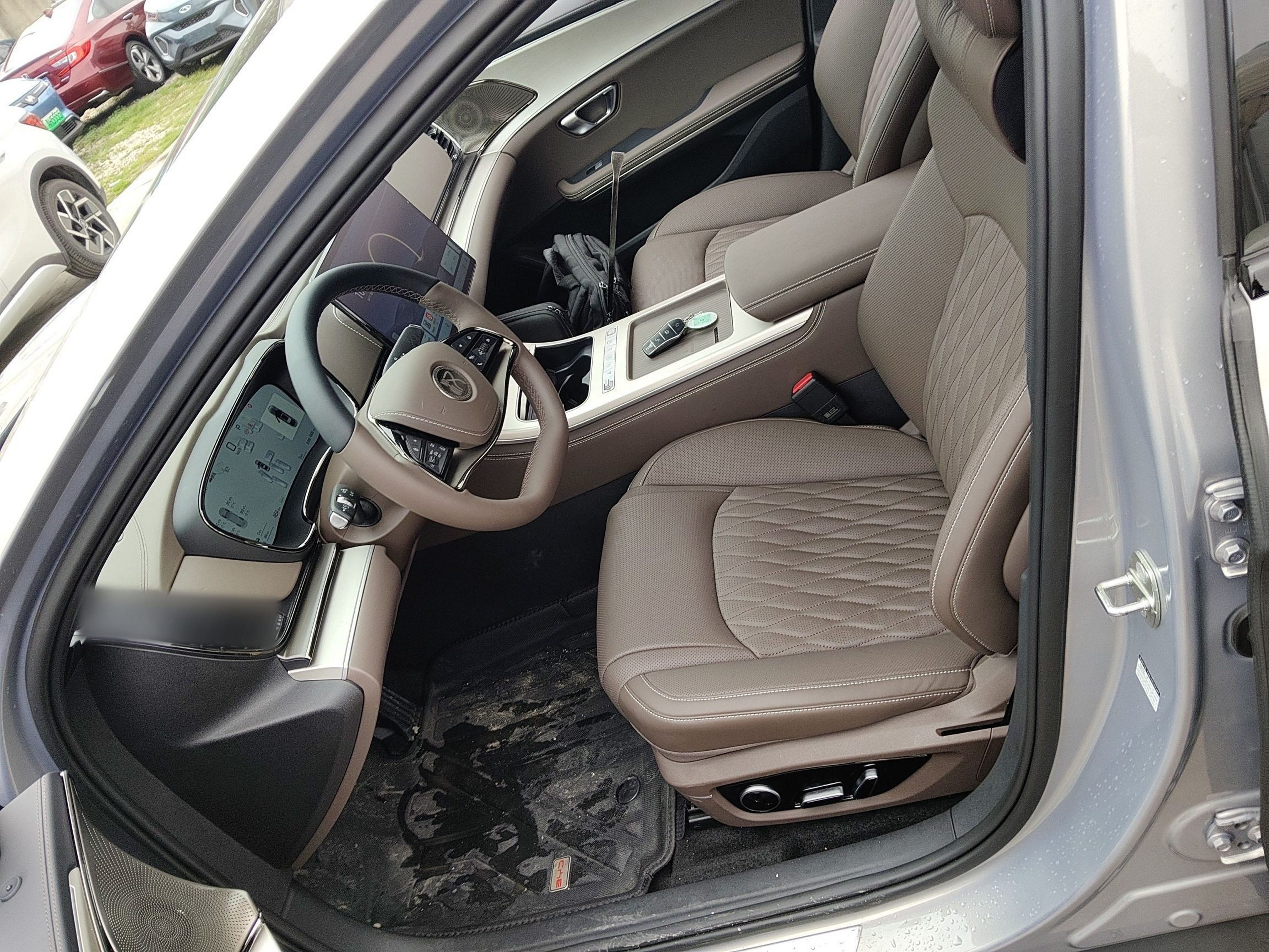 المقاعد الأمامية داخل السيارة