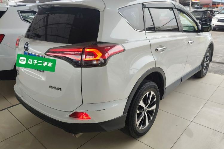 Used Toyota RAV4 2016 2.0L CVT Two-Wheel Drive Fashion Edition China V Standard