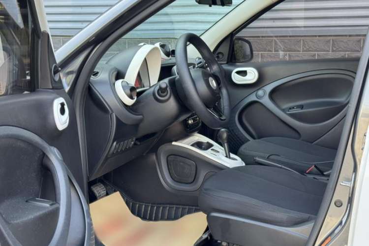 Used smart forfour 2016 1.0L 52 kW Dynamic Edition