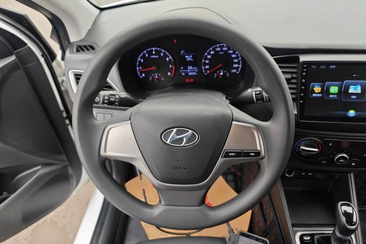 Used Hyundai Verna (new generation) 2016 1.4L Automatic Cool Edition GLS Steering Wheel