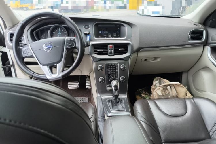 Used Volvo V40 2013 2.0T Zhiya Edition
