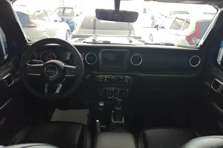 Used Jeep Wrangler 2018 2.0T Sahara Four-Door Edition
