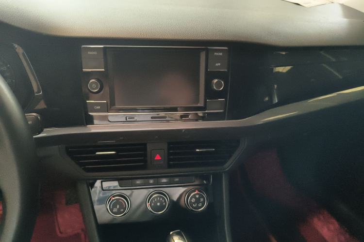 Used Volkswagen Bora 2019 1.5L Automatic Comfort Model Center Console