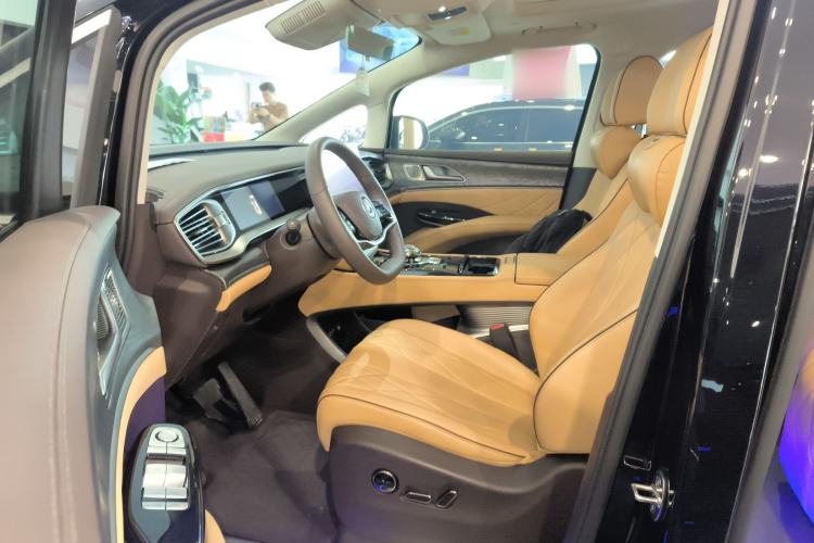 Used Denza D9 2024 DM-i 1050 Luxury Model