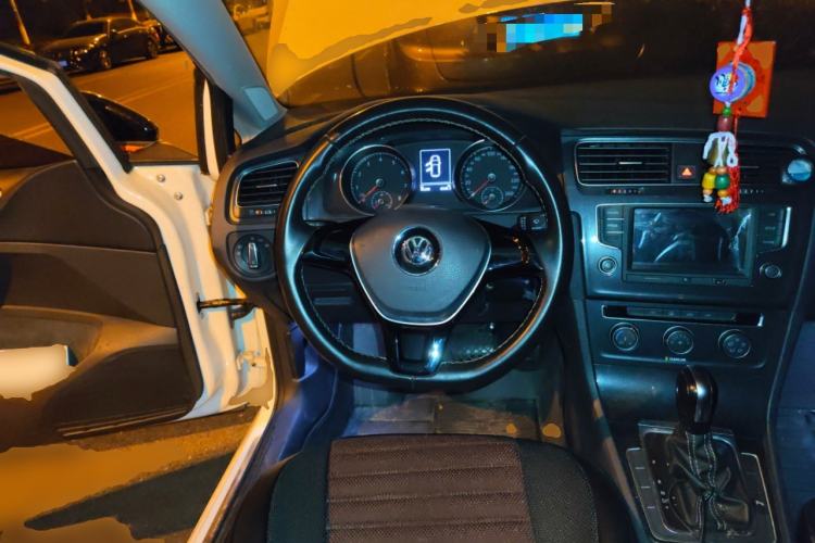 Used Volkswagen Golf 2017 1.6L Automatic Comfort Million-Vehicle Anniversary Edition
