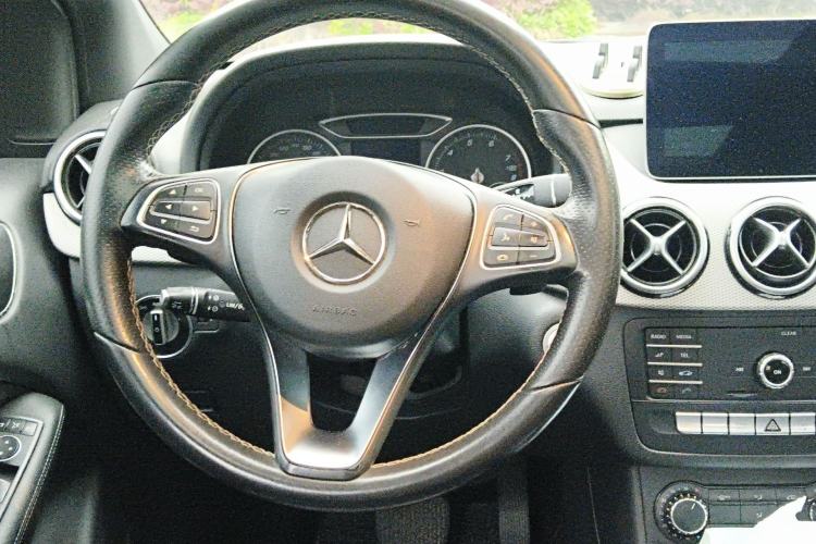 Used Mercedes-Benz B-Class 2018 B 200 Sport Edition Steering Wheel