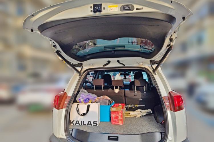 Used Toyota RAV4 2015 2.0L CVT Two-Wheel Drive Fashion Edition Trunk