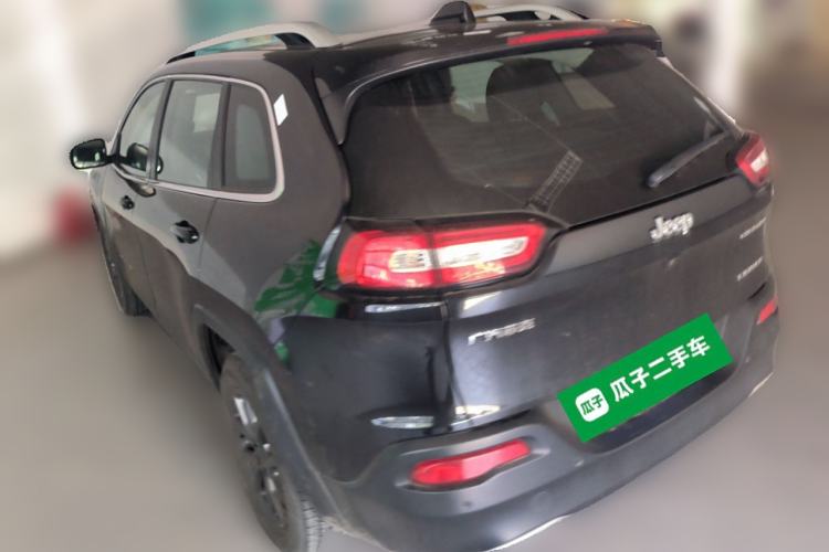 Used Jeep Cherokee 2020 2.0L Two-Wheel Drive Classic Sports Edition
