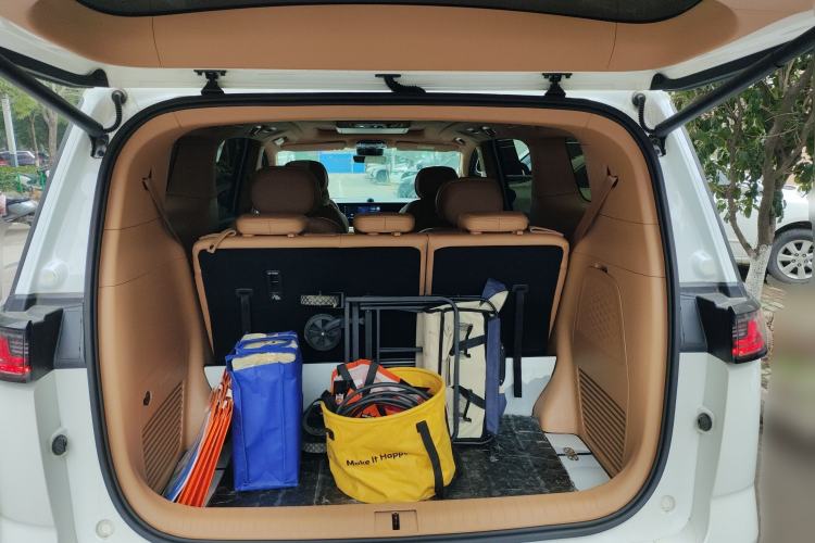 Used VOYAH Dream 2024 PHEV Extended-Range Premium Edition Trunk