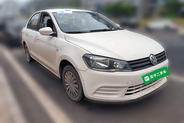 Used Volkswagen Jetta 2015 Value Edition 1.6L Manual Fashionable Style Front Right 45 Deg