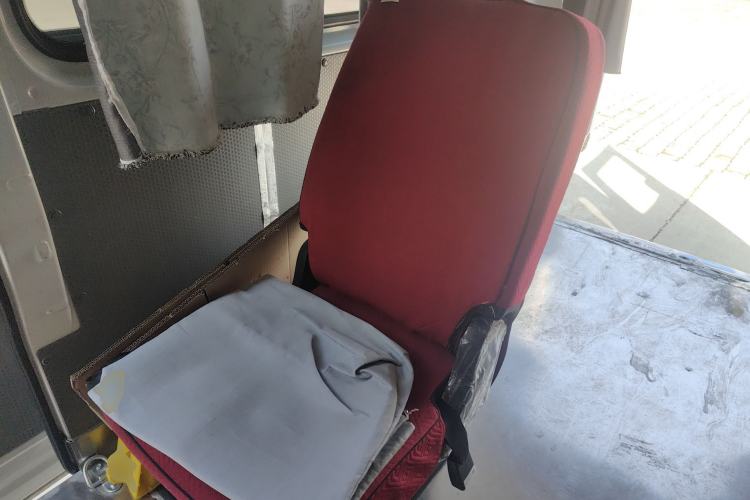 Used SAIC MAXUS Xintu V80 2025 PRO Aoyuntong 2.0T Manual Long Wheelbase Ultra-Low Roof 6/7/8/9-Seater Left Rear Seat