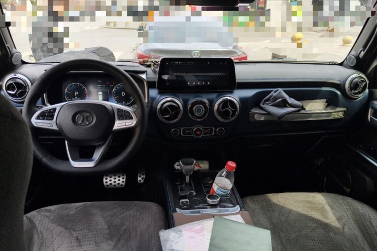 Used BAIC Off-Road BJ40 2019 2.3T Automatic Four-Wheel Drive Urban Hunter Edition Premium Model China VI Emission Standard Center Console