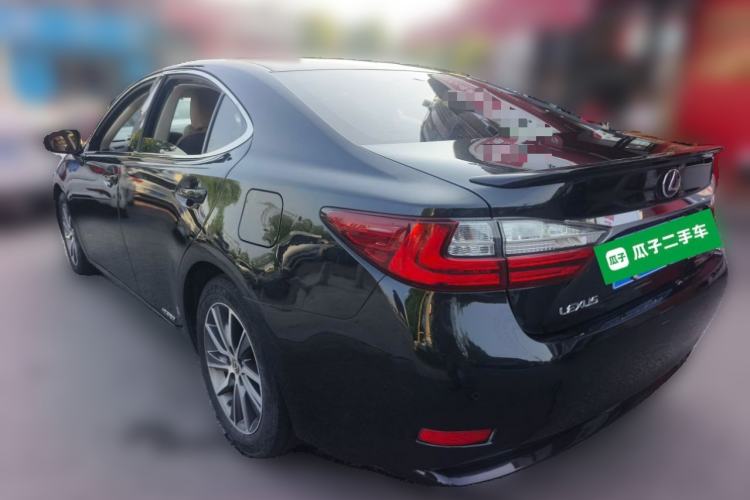 Used Lexus ES 2015 300h Comfort Edition
