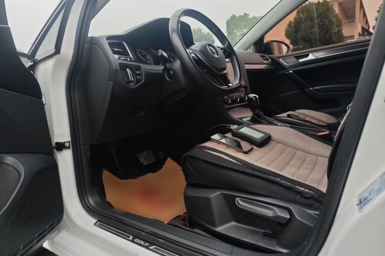 Used Volkswagen Golf 2017 1.6L Automatic Comfort Million-Vehicle Anniversary Edition
