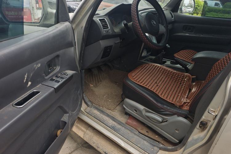 Used BAW Yueling 2014 2.8T long-wheelbase Entrepreneur Edition JE493ZLQ4CB Driver Seat