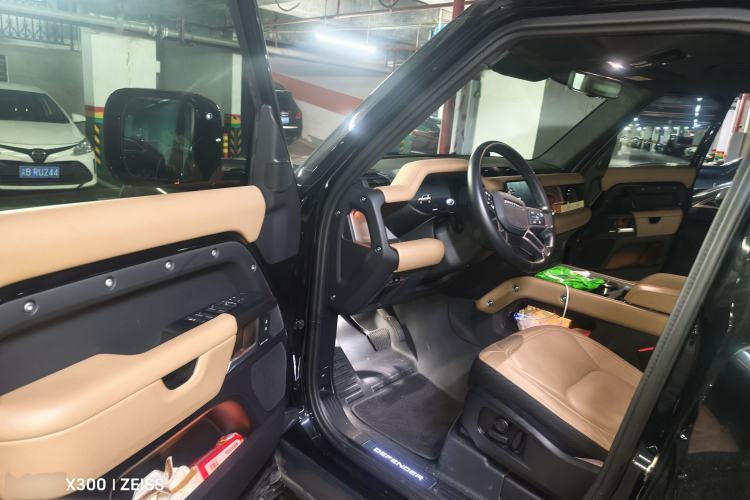 Used Land Rover Defender 2025 110 3.0T P400 – Dynamic HSE Driver Seat