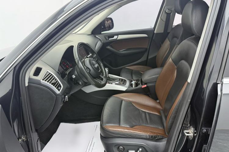 Used Audi Q5 2017 Plus 40 TFSI Technology Model Interior 5