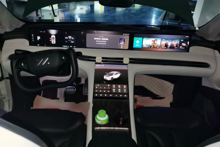 Used IM LS7 2024 90 kWh Max Elite Rear-Drive Version Center Console