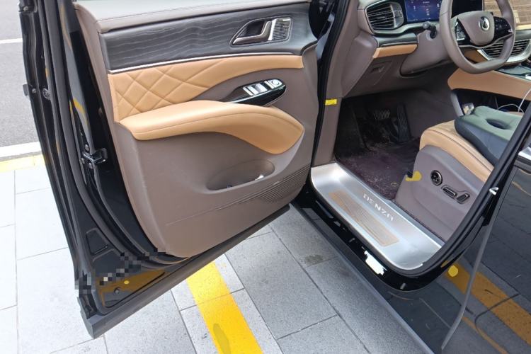 Used Denza D9 2022 DM-i 970 Four-Wheel Drive Flagship Model

