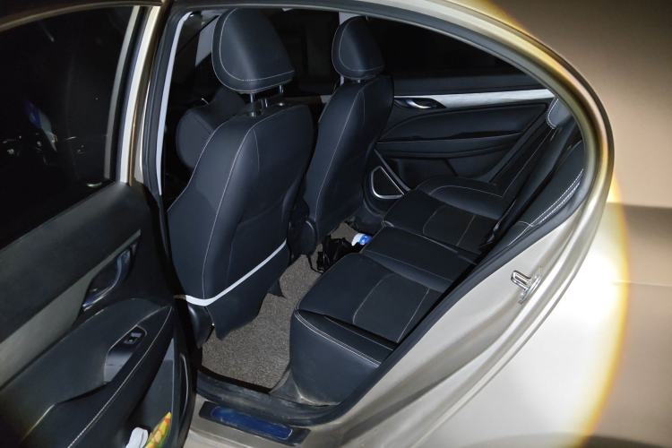 Used Geely Auto Emgrand 2019 Leading Edition 1.5L CVT Upward-Connected Model China VI Standard Left Rear Seat