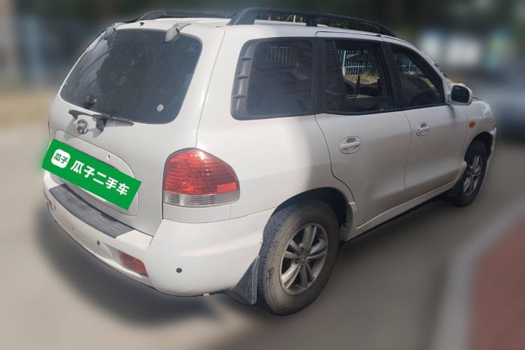 Used Huatai Santa Fe Classic 2012 2.0L Gasoline Manual Two-Wheel Drive with Sunroof
