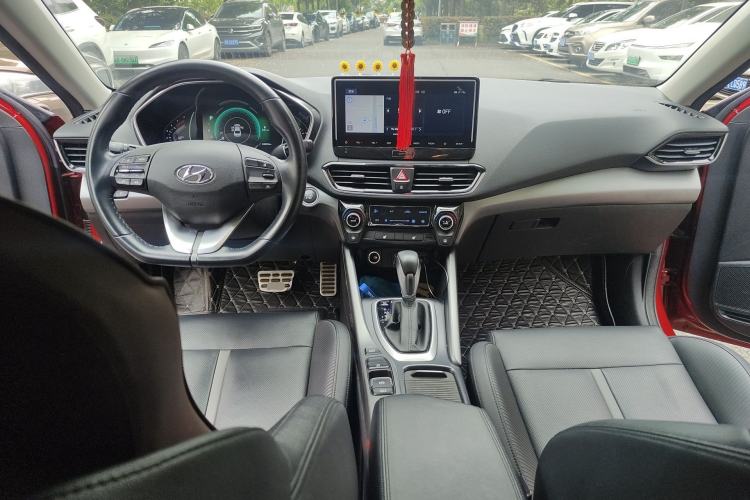 Used Hyundai Lafesta 2019 280TGDi Smart Speed Version China VI Standard Center Console