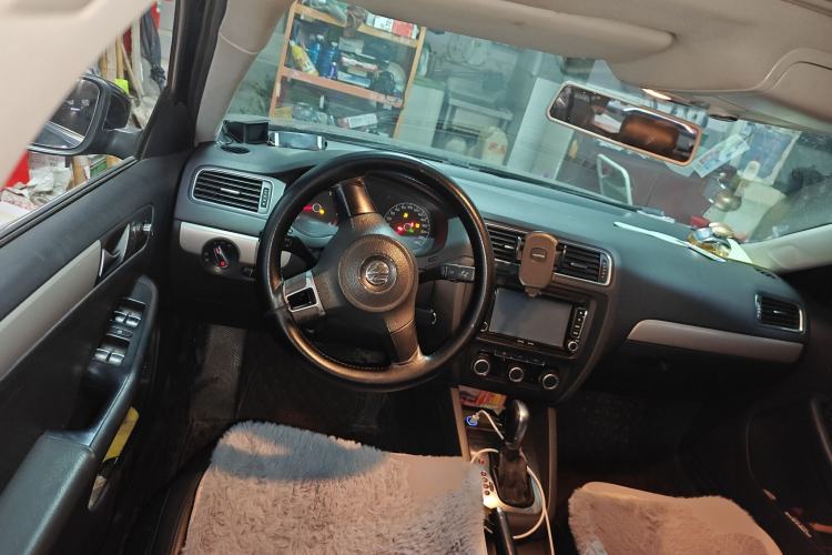 Used Volkswagen Sagitar 2014 1.6L Automatic Comfort Model
