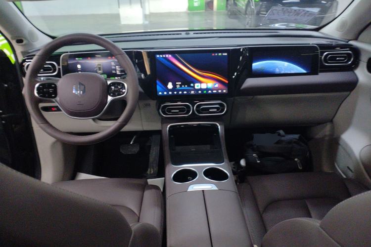 Used Leapmotor C11 2023 Range-Extended 300 Comfort Edition Center Console