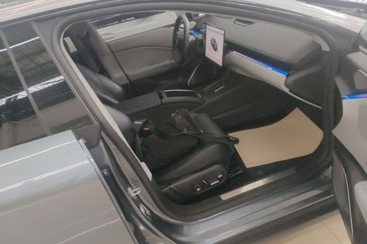 Used Zeekr 007 2024 Rear-Drive Enhanced Version 75 kWh Right Front Seat