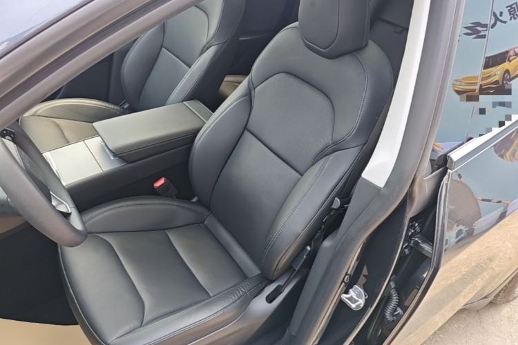 Used Tesla Model Y 2025 Rear-Wheel-Drive Version
