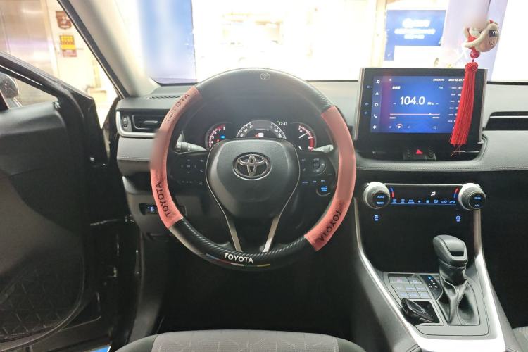 Used Toyota RAV4 2022 2.0L CVT 4x4 Fashion Edition
