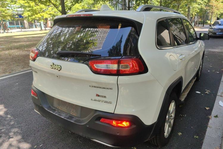 Used Jeep Cherokee 2017 2.0L Superior Edition