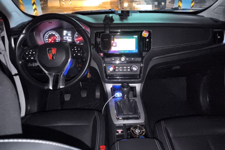 Used Roewe RX5 2018 20T Two-Wheel Drive Manual Flagship Edition Center Console