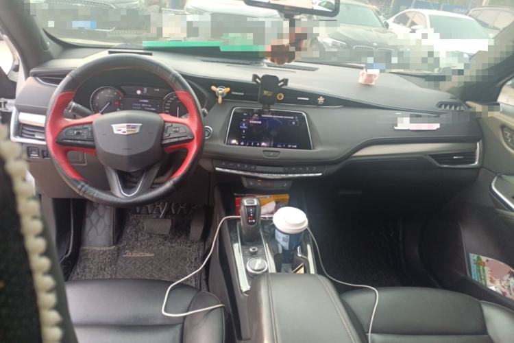 Used Cadillac XT4 2018 28T Two-Wheel Drive Leading Version Center Console